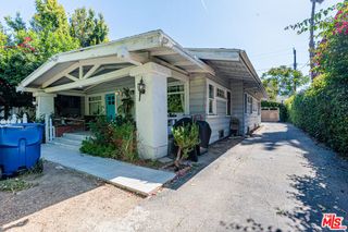 1130 N Beachwood Drive, Los Angeles, CA 90038