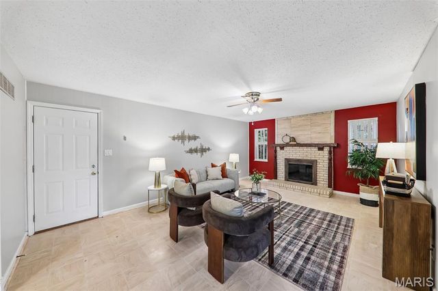 800 Eaglebrooke Drive, Ballwin, MO 63021