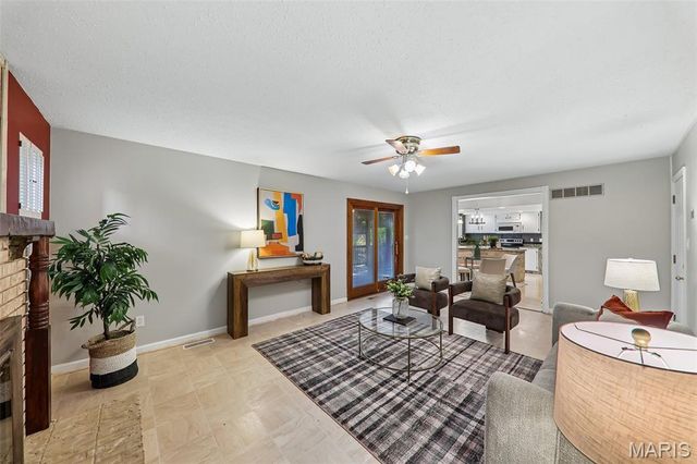 800 Eaglebrooke Drive, Ballwin, MO 63021