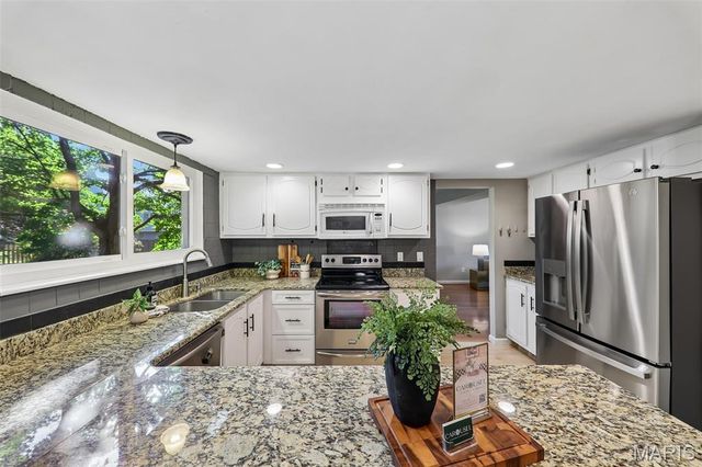 800 Eaglebrooke Drive, Ballwin, MO 63021