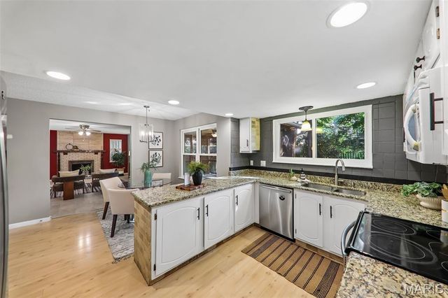 800 Eaglebrooke Drive, Ballwin, MO 63021