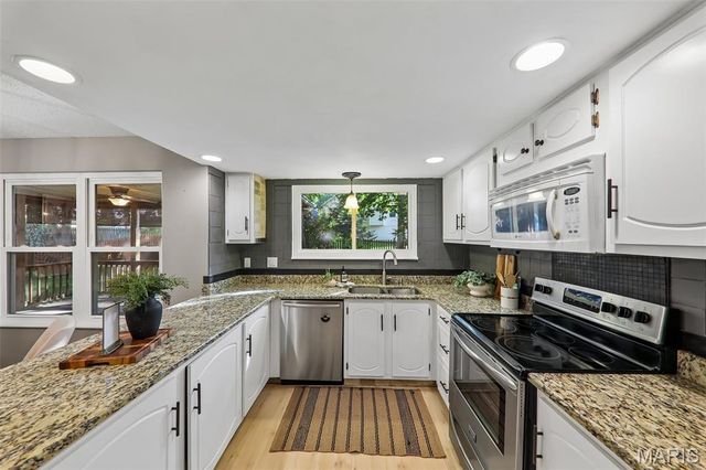 800 Eaglebrooke Drive, Ballwin, MO 63021