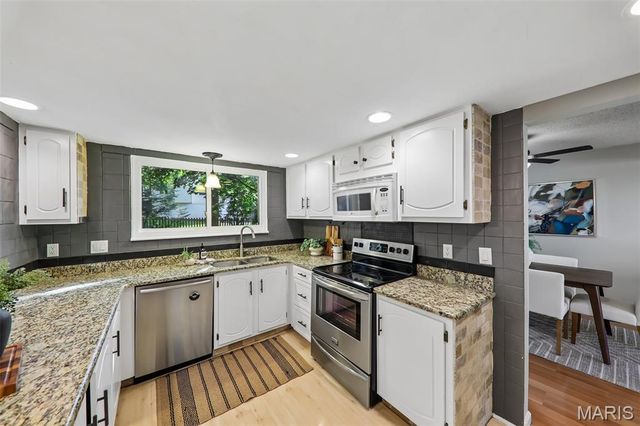 800 Eaglebrooke Drive, Ballwin, MO 63021