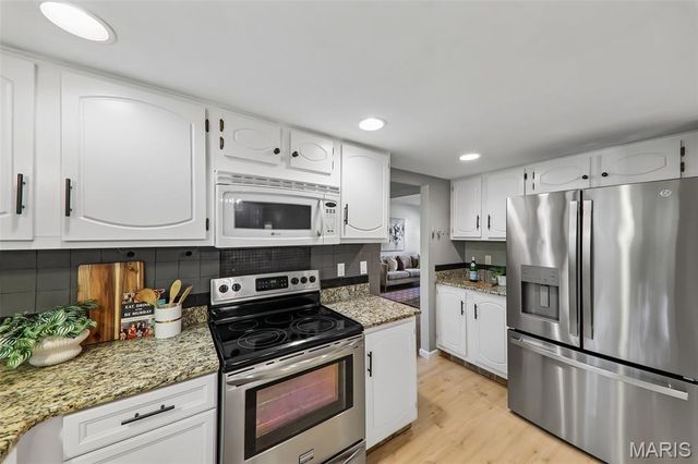 800 Eaglebrooke Drive, Ballwin, MO 63021