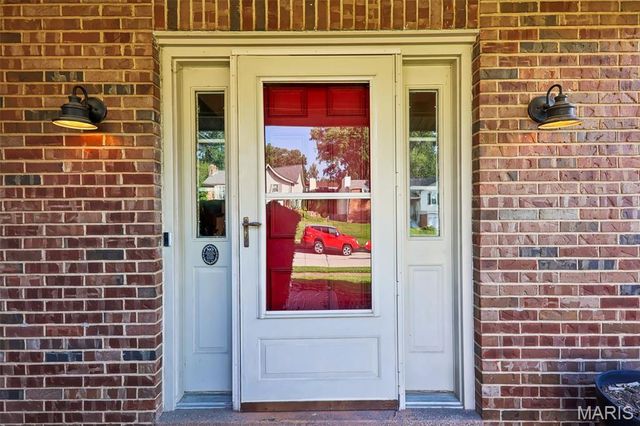 800 Eaglebrooke Drive, Ballwin, MO 63021