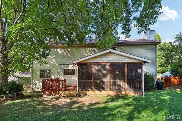 800 Eaglebrooke Drive, Ballwin, MO 63021