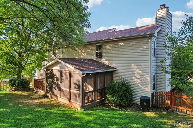 800 Eaglebrooke Drive, Ballwin, MO 63021