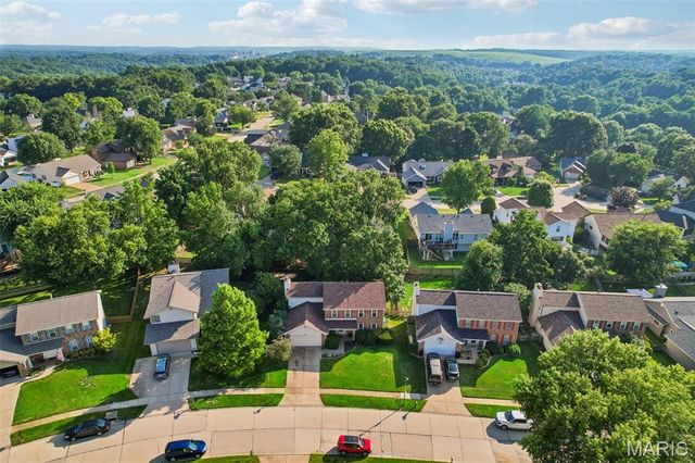 800 Eaglebrooke Drive, Ballwin, MO 63021