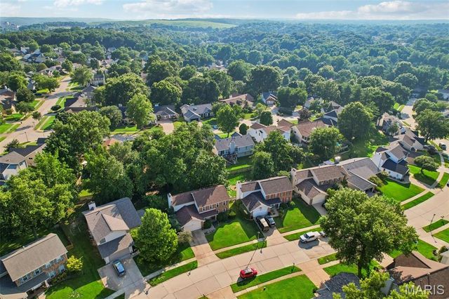 800 Eaglebrooke Drive, Ballwin, MO 63021