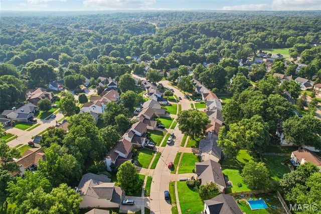 800 Eaglebrooke Drive, Ballwin, MO 63021