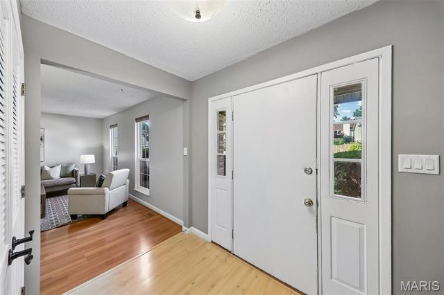 800 Eaglebrooke Drive, Ballwin, MO 63021