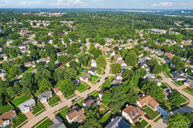 800 Eaglebrooke Drive, Ballwin, MO 63021