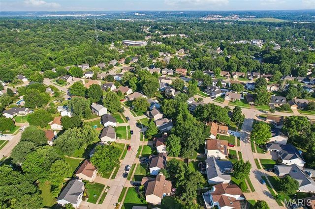 800 Eaglebrooke Drive, Ballwin, MO 63021