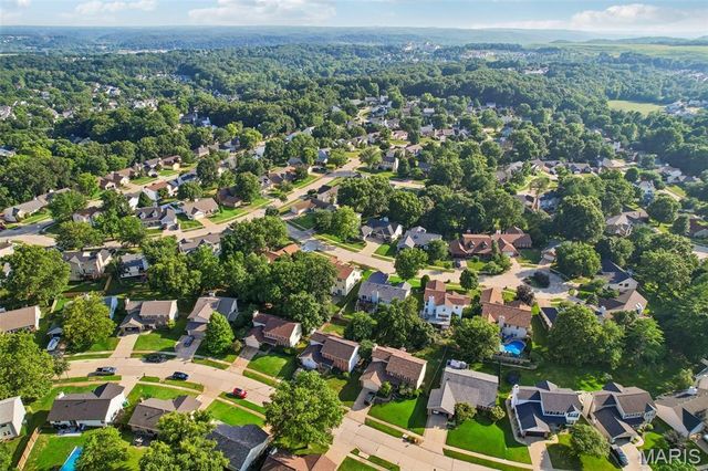 800 Eaglebrooke Drive, Ballwin, MO 63021