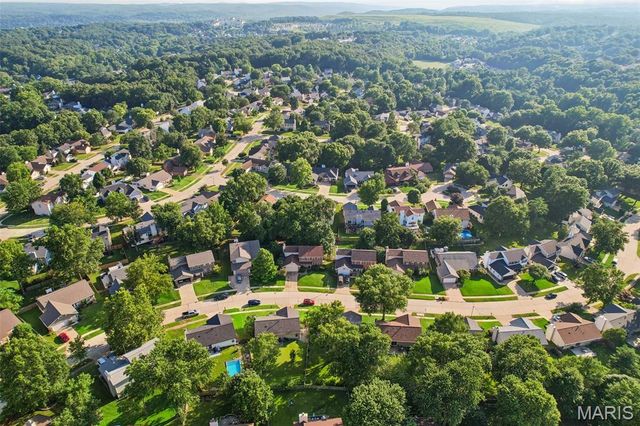 800 Eaglebrooke Drive, Ballwin, MO 63021