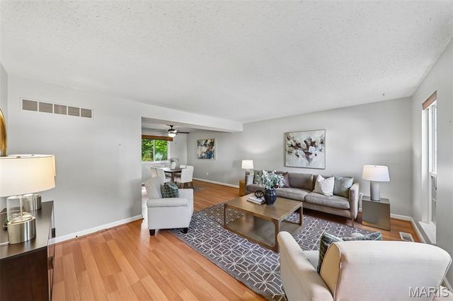 800 Eaglebrooke Drive, Ballwin, MO 63021