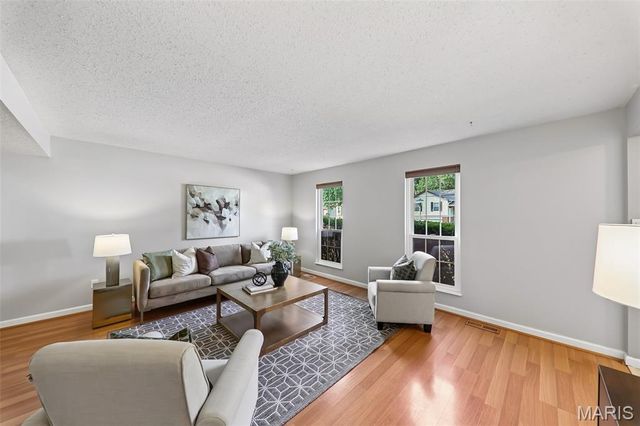 800 Eaglebrooke Drive, Ballwin, MO 63021