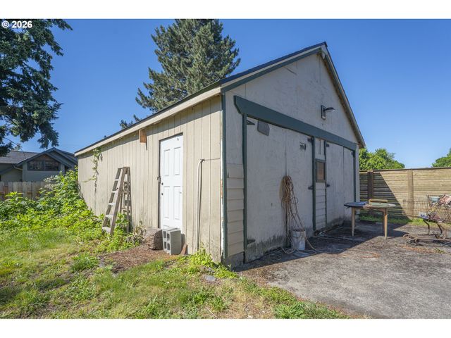 546 Ne RUSSELL St, Portland, OR 97212