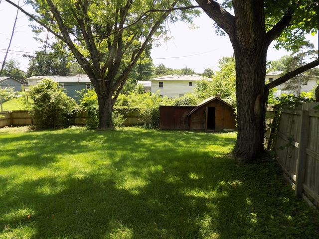 2006 N SOUTHWEST CT, Columbia, MO 65202