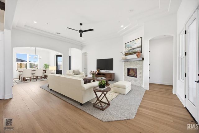 16718 Pinecrest Court, Bakersfield, CA 93314