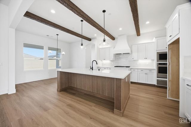 16718 Pinecrest Court, Bakersfield, CA 93314