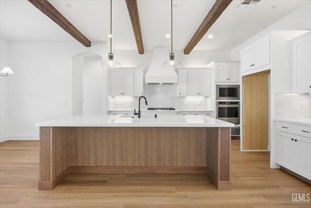 16718 Pinecrest Court, Bakersfield, CA 93314