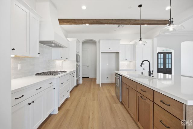 16718 Pinecrest Court, Bakersfield, CA 93314