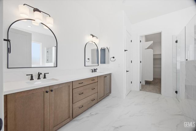 16718 Pinecrest Court, Bakersfield, CA 93314