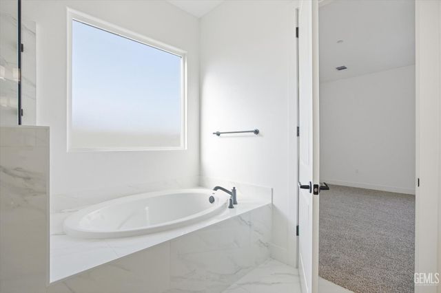 16718 Pinecrest Court, Bakersfield, CA 93314