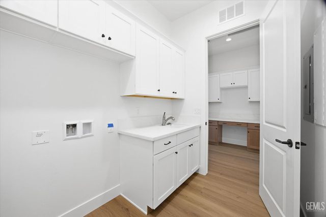 16718 Pinecrest Court, Bakersfield, CA 93314