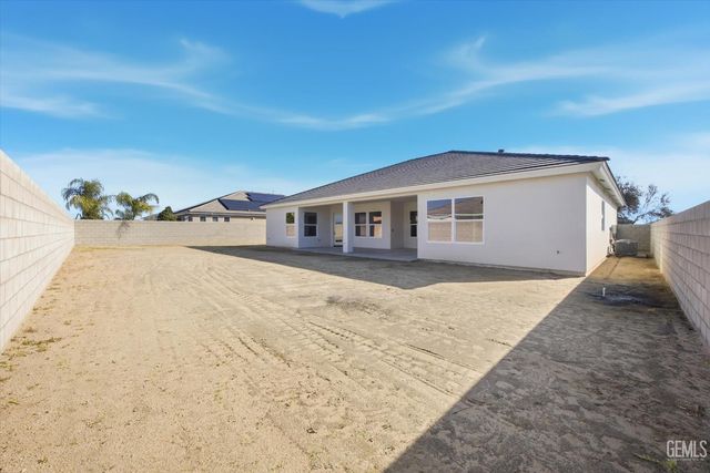 16718 Pinecrest Court, Bakersfield, CA 93314