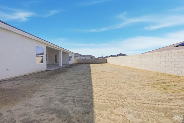 16718 Pinecrest Court, Bakersfield, CA 93314