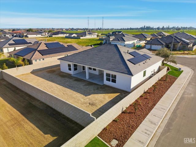 16718 Pinecrest Court, Bakersfield, CA 93314