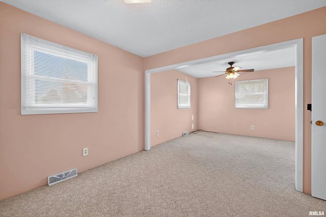 304 4TH Avenue, Colona, IL 61241