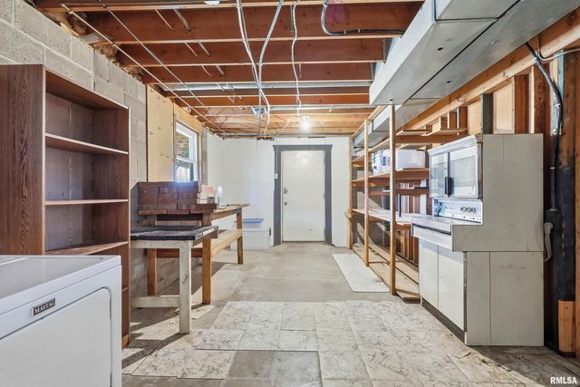 304 4TH Avenue, Colona, IL 61241