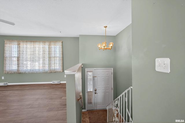 304 4TH Avenue, Colona, IL 61241