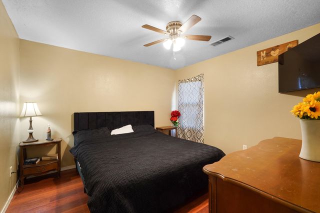 431 Barberry Street SW, Albuquerque, NM 87121