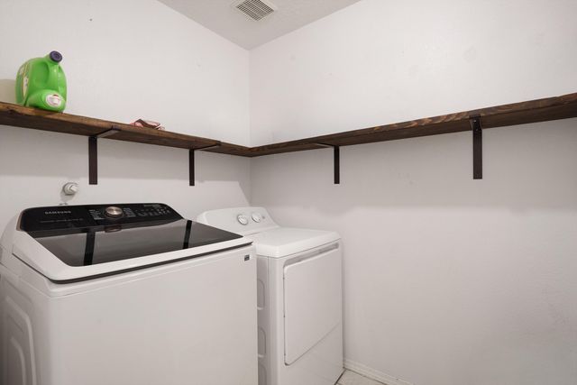 431 Barberry Street SW, Albuquerque, NM 87121