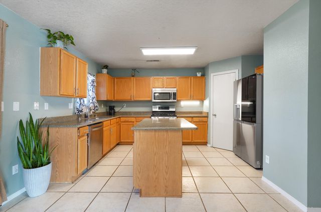 431 Barberry Street SW, Albuquerque, NM 87121