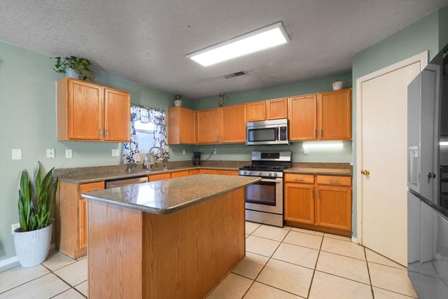 431 Barberry Street SW, Albuquerque, NM 87121