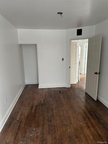 15355 Auburn Street, Detroit, MI 48223