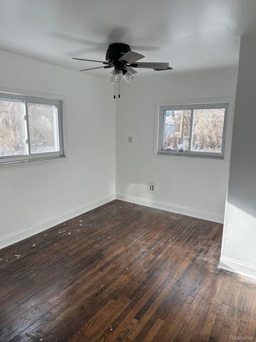 15355 Auburn Street, Detroit, MI 48223