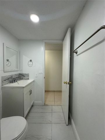 8990 SW 24th St 19, Miami, FL 33165