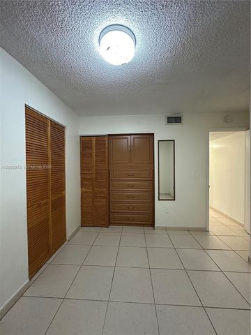 8990 SW 24th St 19, Miami, FL 33165