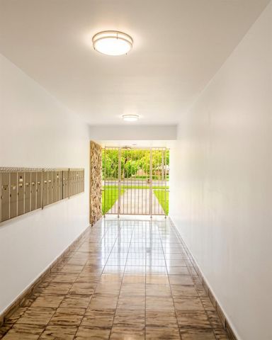 8990 SW 24th St 19, Miami, FL 33165