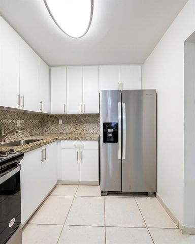 8990 SW 24th St 19, Miami, FL 33165