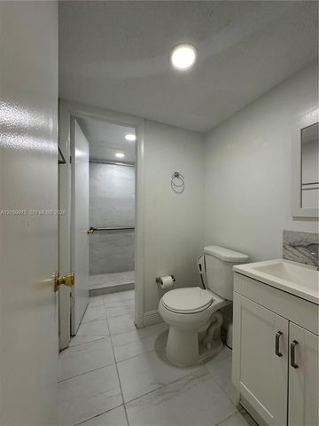 8990 SW 24th St 19, Miami, FL 33165