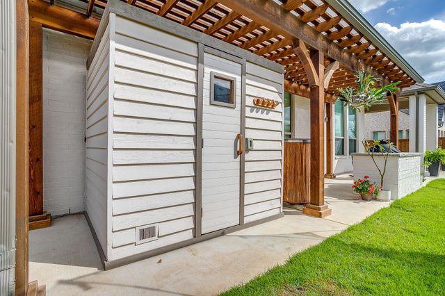 2212 Sandrellan Street, Fort Worth, TX 76008