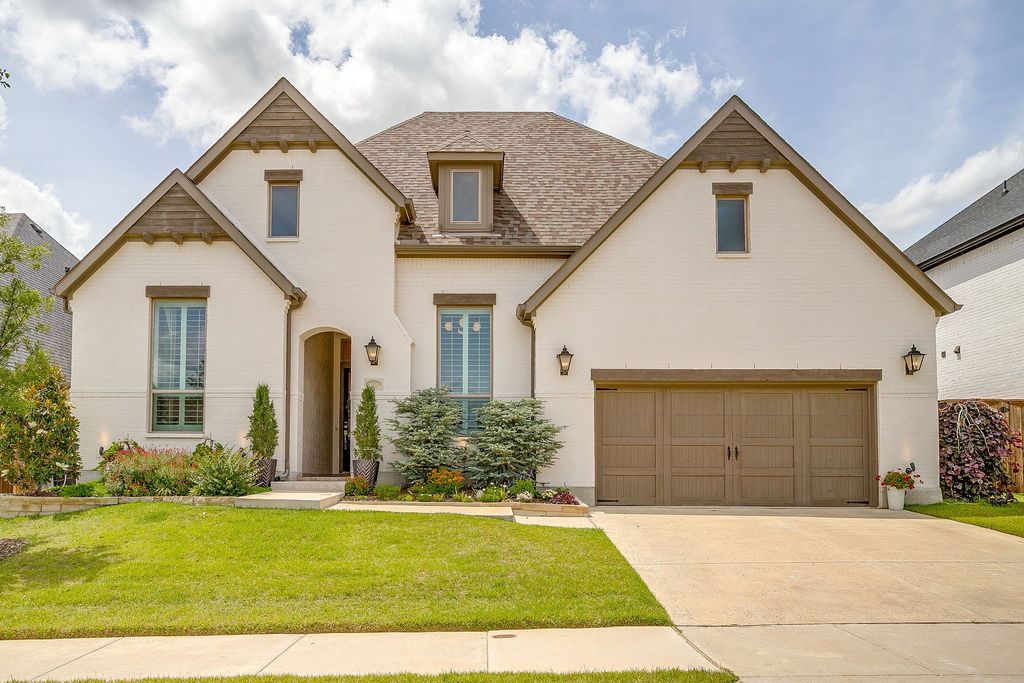 2212 Sandrellan Street, Fort Worth, TX 76008