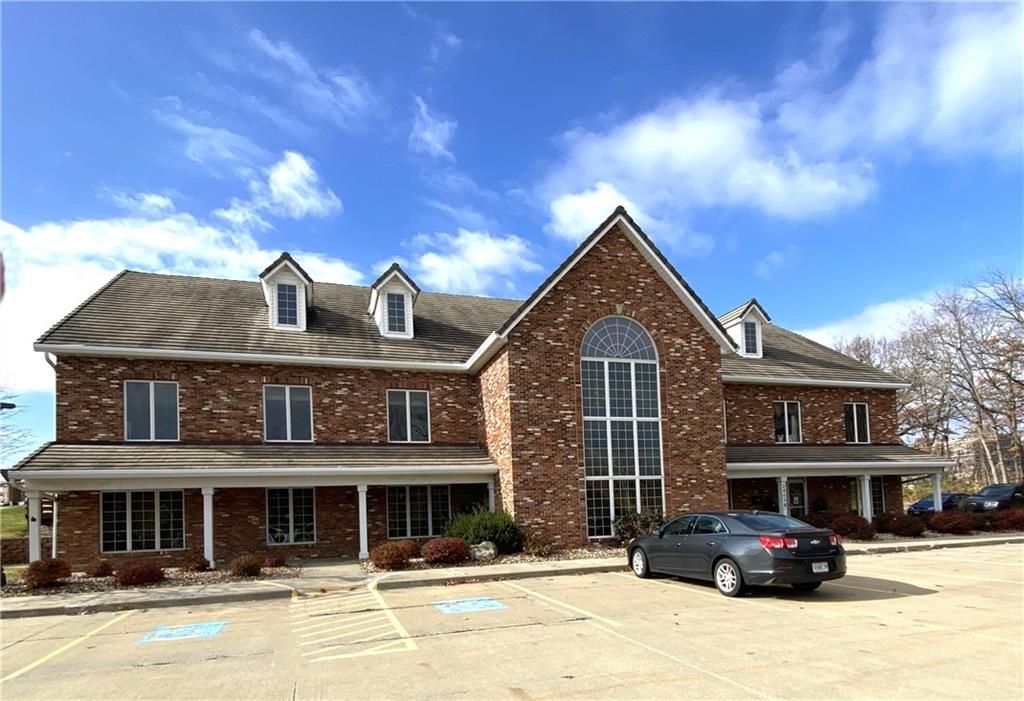 2402 N Woodbine Road, St Joseph, MO 64506